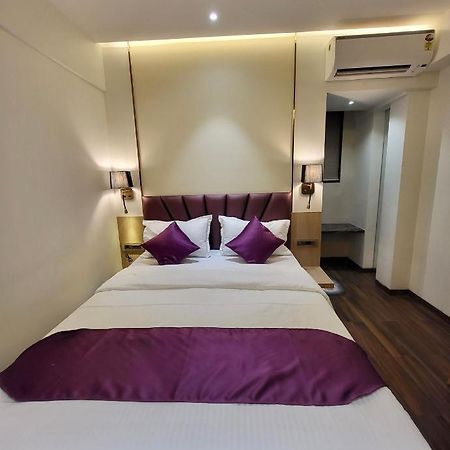 Vishal Hall Hotel Mumbai Exterior photo
