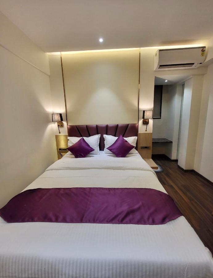 Vishal Hall Hotel Mumbai Exterior photo