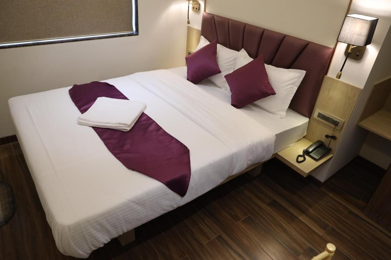 Vishal Hall Hotel Mumbai Exterior photo
