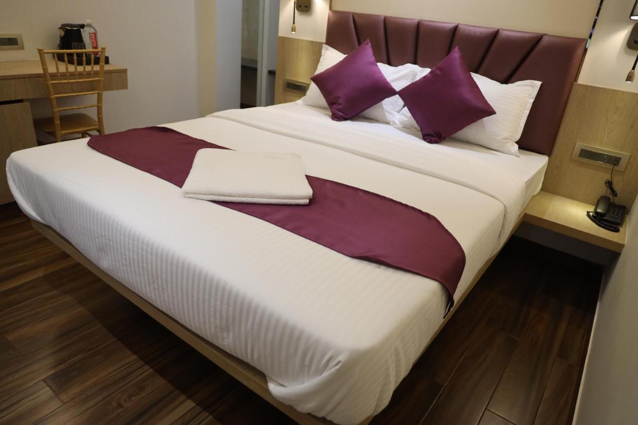 Vishal Hall Hotel Mumbai Exterior photo