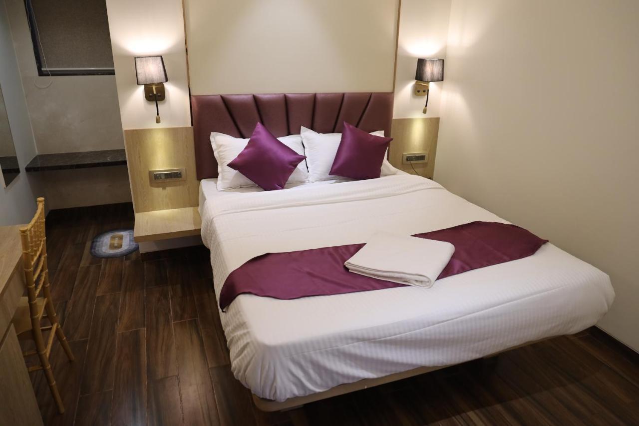 Vishal Hall Hotel Mumbai Exterior photo