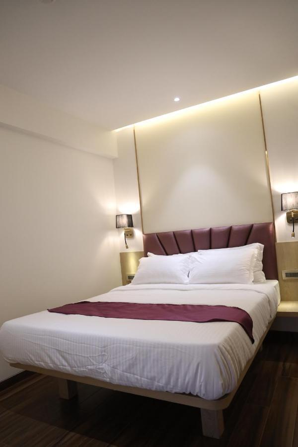 Vishal Hall Hotel Mumbai Exterior photo