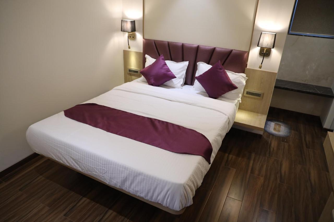 Vishal Hall Hotel Mumbai Exterior photo