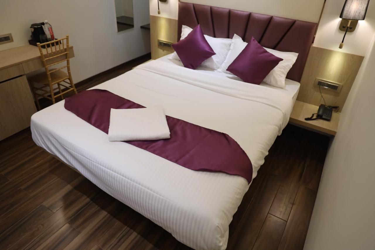 Vishal Hall Hotel Mumbai Exterior photo