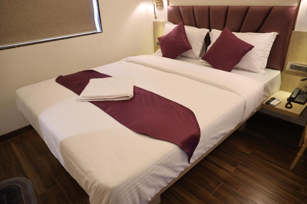 Vishal Hall Hotel Mumbai Exterior photo