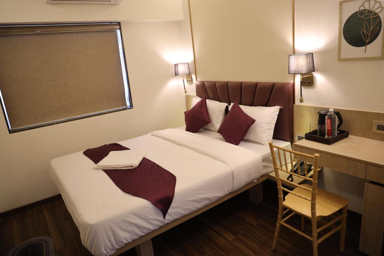 Vishal Hall Hotel Mumbai Exterior photo