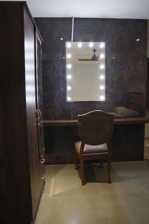 Vishal Hall Hotel Mumbai Exterior photo