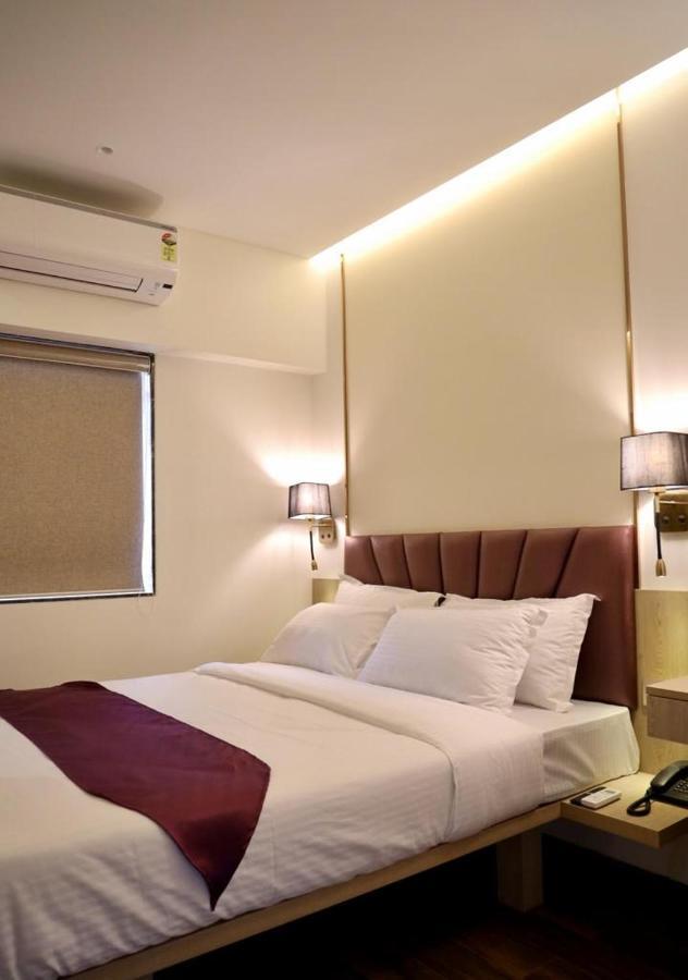 Vishal Hall Hotel Mumbai Exterior photo